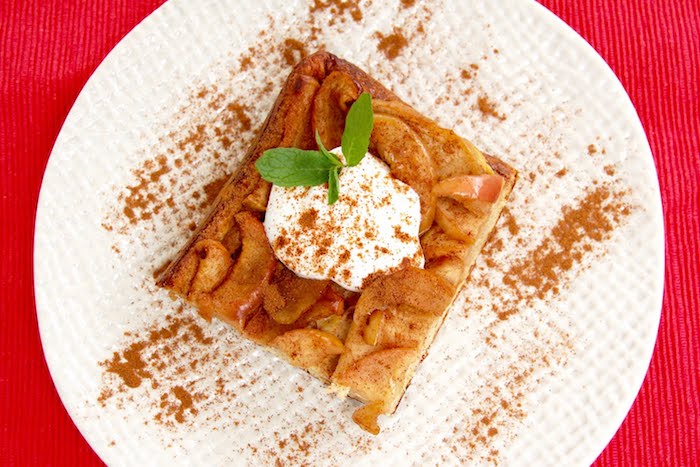Baked Apple French Toast is a delicious weekend breakfast the whole family will enjoy. Serve with pure maple syrup and low-fat plain yogurt for a protein boost. Recipe @ JessicaLevinson.com | #vegetarianrecipes #nutfree #makeahead #brunch #apples #applerecipes #frenchtoast #breakfast Baked Apple French Toast overhead on plate